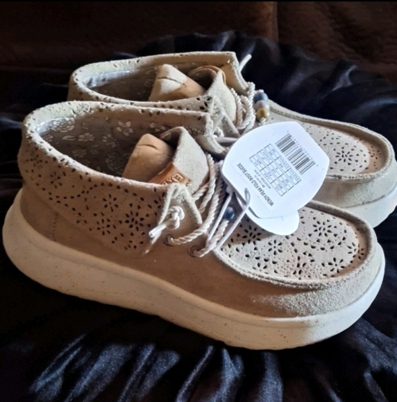 HEYDUDE Wendy Peak Fold pull-on  Boot Suede Tan  Size 5 new - Picture 1 of 13